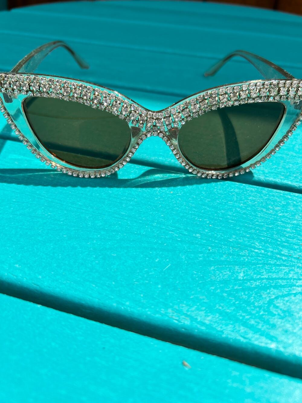 Retro Rhinestone Cat-Eye Sunglasses - Amber lenses